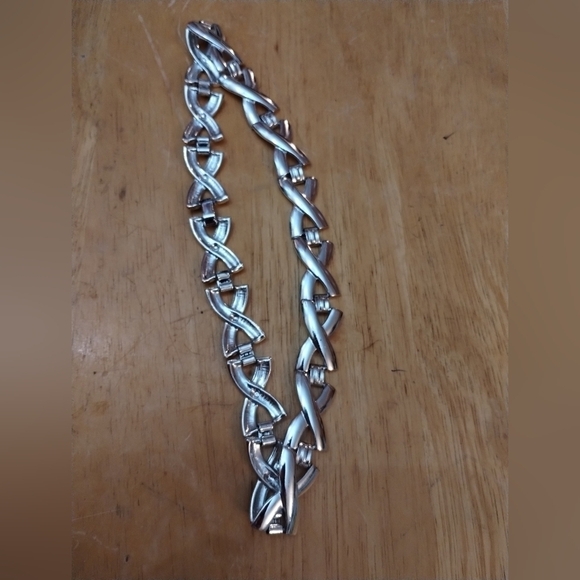 Beautiful women's unsigned x necklace jewelry - Picture 5 of 7